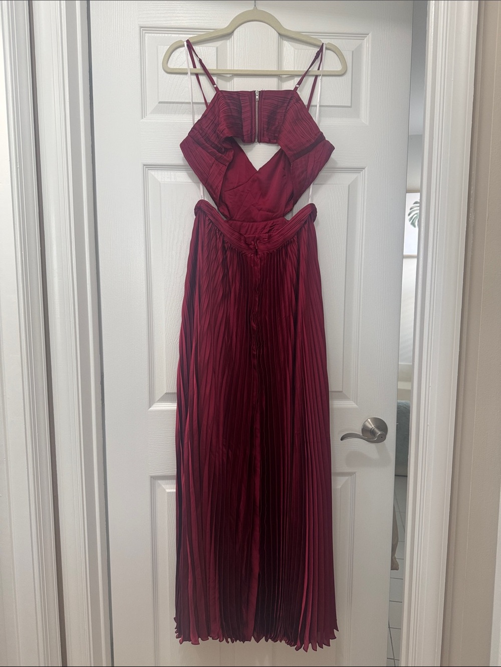 Burgundy Pleated Cutout Maxi Dress - Picture 4 of 4